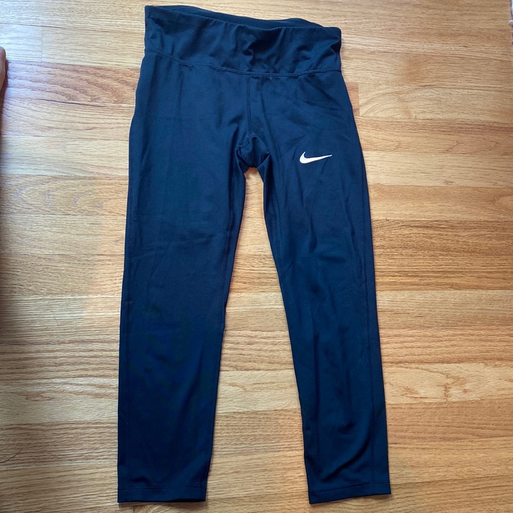 Cropped Nike athletic leggings